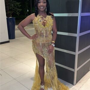 Yellow Plunge Neck Sleeveless Prom Gown